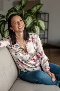 Mogu li biti svoja iako živim između dva svijeta? Psihologija života u dijaspori: identitet, pripadanje i pronalaženje sebe u novoj zemlji